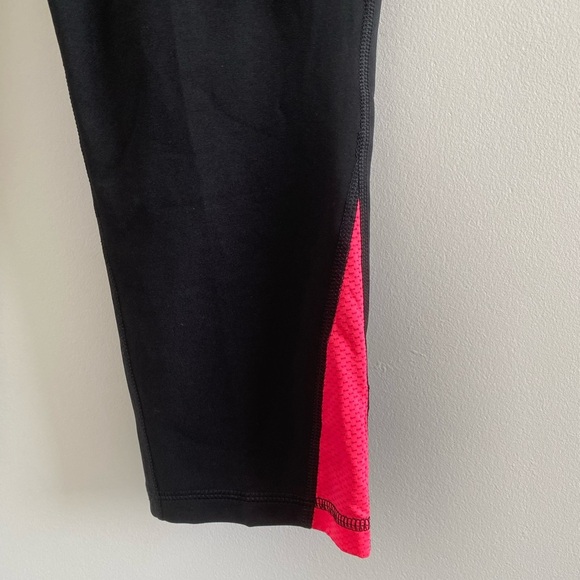 Old Navy Active Black & Neon Pink Fitted Capri Legging Size Large New With Tag - Picture 5 of 8